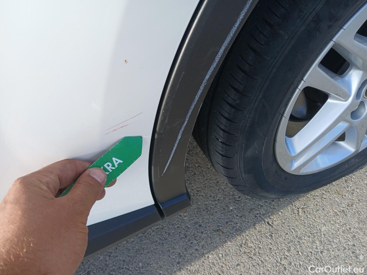 Toyota  C-HR TOYOTA  / 2019 / 5P / todoterreno 1.8 125H Active #15