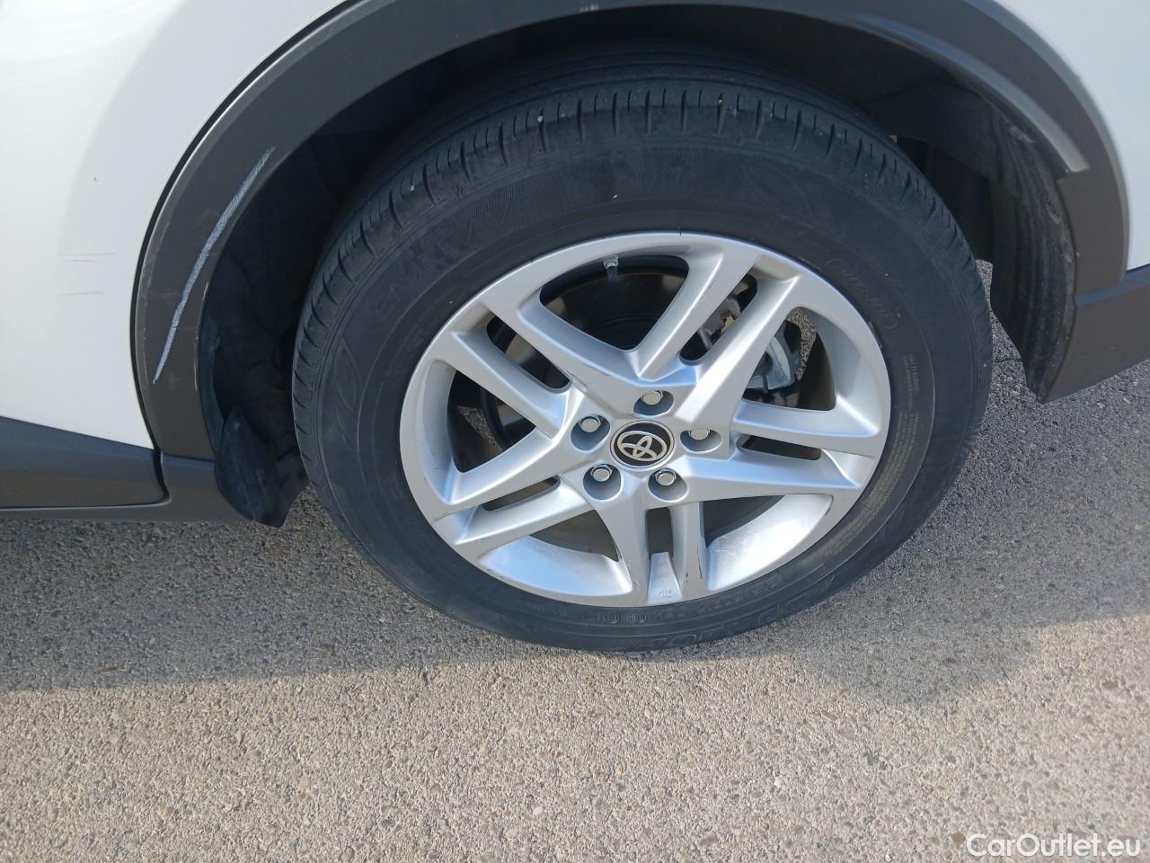 Toyota  C-HR TOYOTA  / 2019 / 5P / todoterreno 1.8 125H Active #18