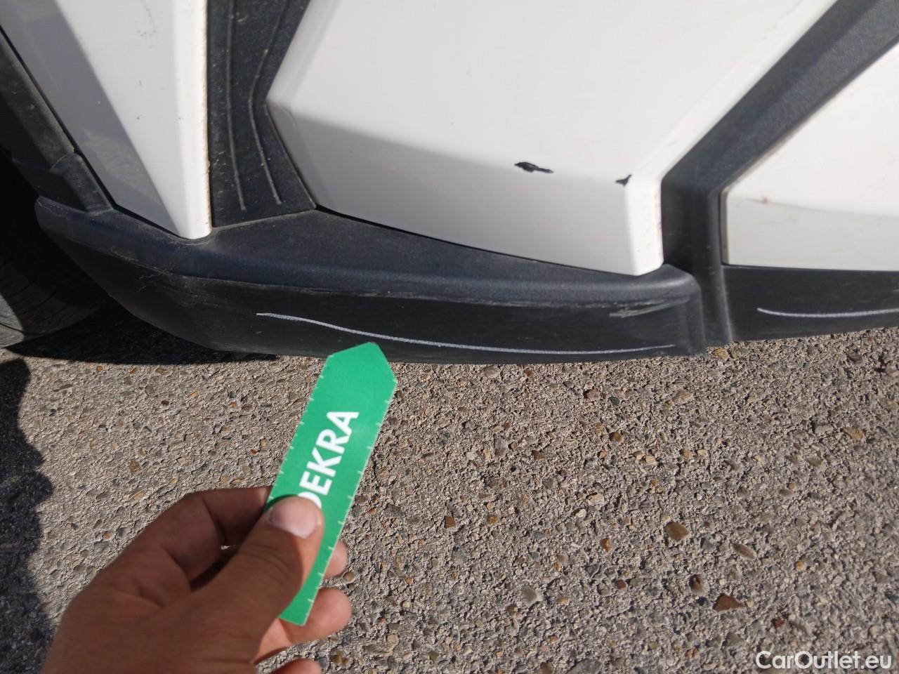  Toyota  C-HR TOYOTA  / 2019 / 5P / todoterreno 1.8 125H Active #4