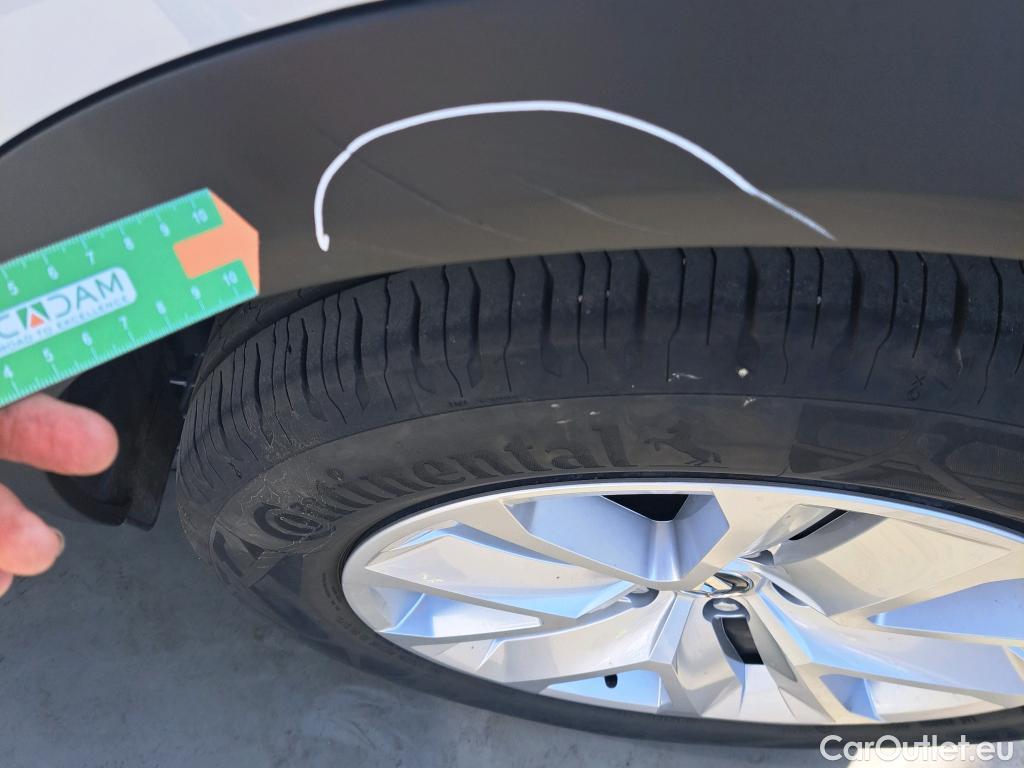  Land Rover  Discovery RENAULT Captur / 2019 / 5P / todoterreno Intens TCe 90 (AC) #19