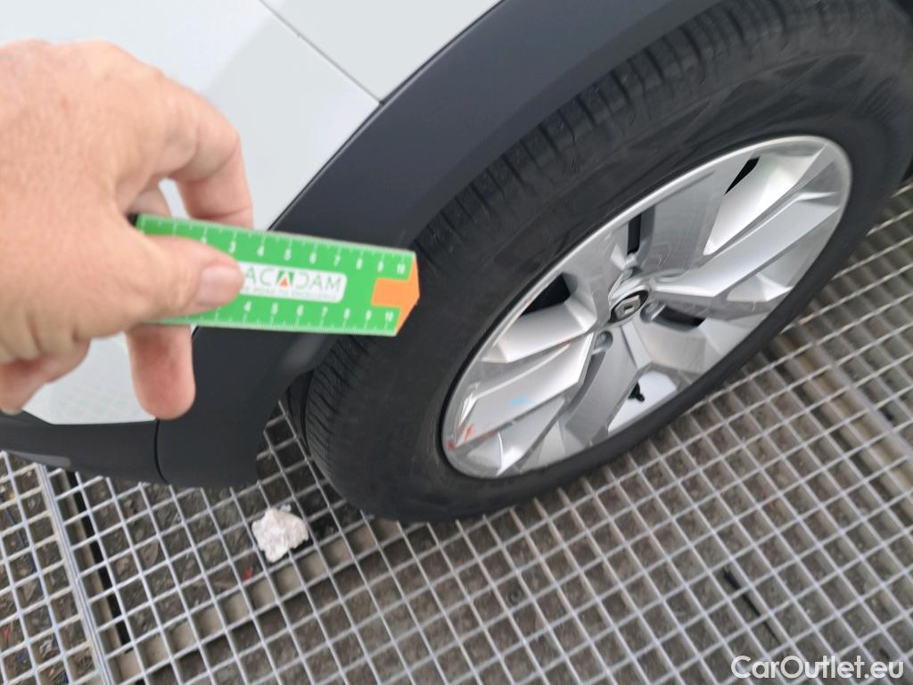  Land Rover  Discovery RENAULT Captur / 2019 / 5P / todoterreno Intens TCe 90 (AC) #12