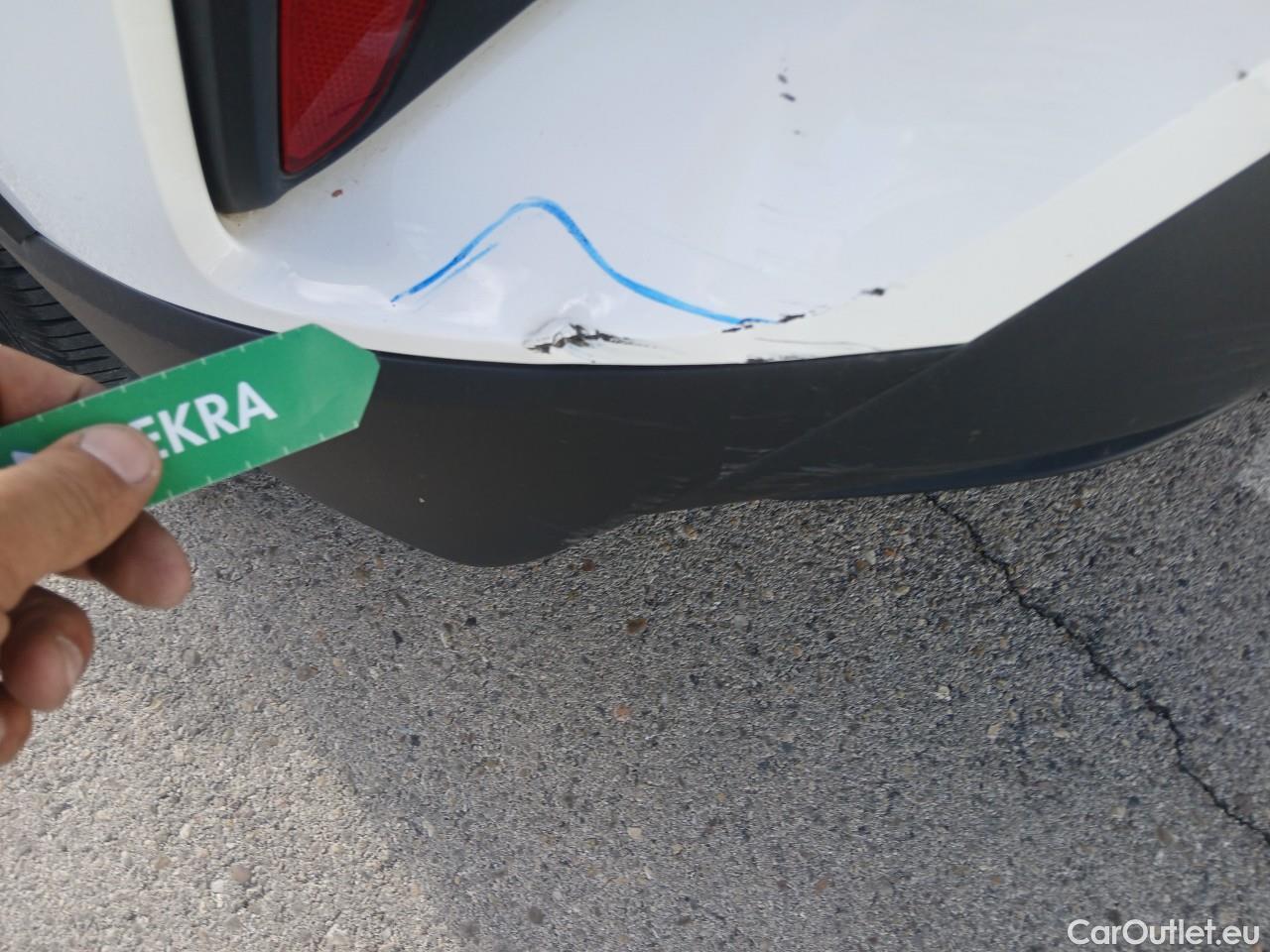 Toyota  C-HR TOYOTA  / 2019 / 5P / todoterreno 1.8 125H Active #19