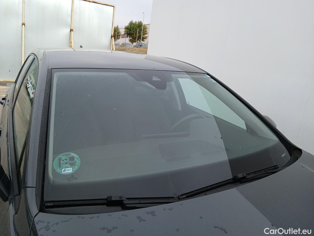  Volkswagen  Golf  VIII Berlina Life 2.0 TDI 115CV AT7 E6d #3