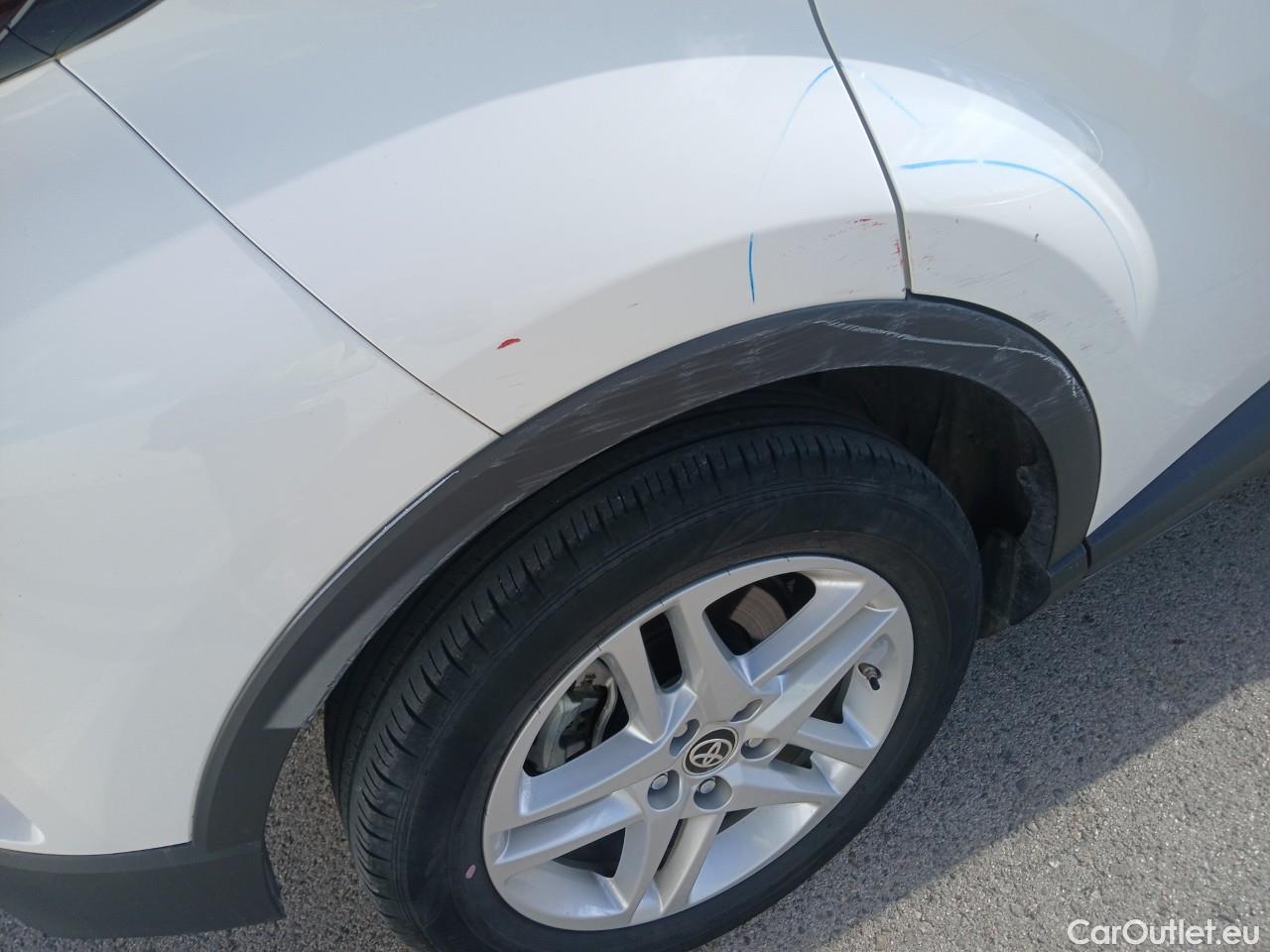  Toyota  C-HR TOYOTA  / 2019 / 5P / todoterreno 1.8 125H Active #28