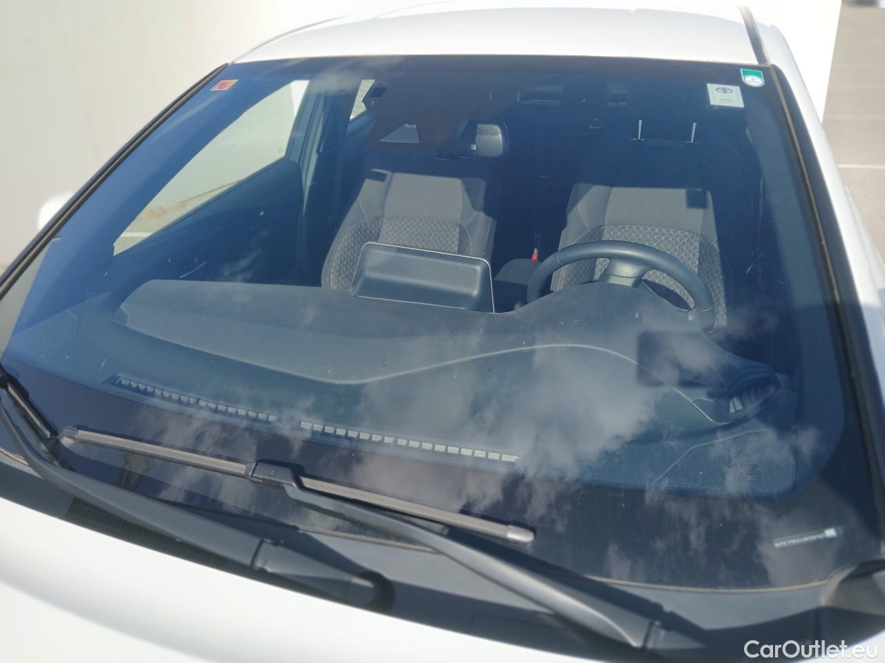  Toyota  C-HR TOYOTA  / 2019 / 5P / todoterreno 1.8 125H Active #1