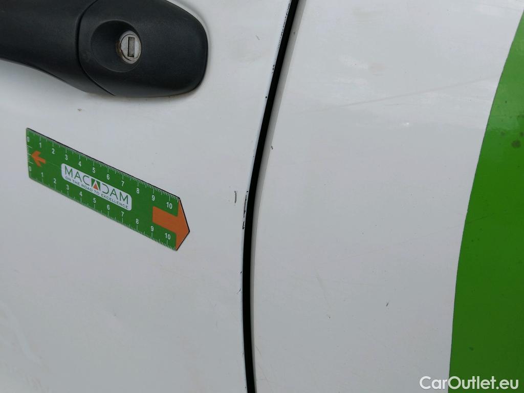  Toyota  Hilux TOYOTA  / 2020 / 4P / pickup 2.4 D-4D Cabina Doble GX #41