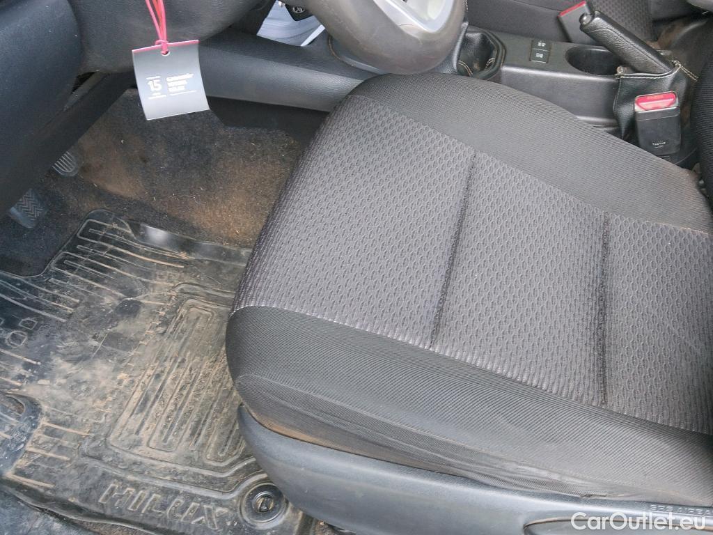  Toyota  Hilux TOYOTA  / 2020 / 4P / pickup 2.4 D-4D Cabina Doble GX #23
