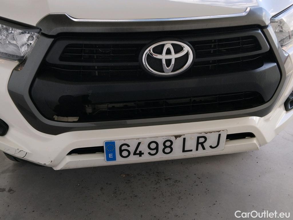  Toyota  Hilux TOYOTA  / 2020 / 4P / pickup 2.4 D-4D Cabina Doble GX #3
