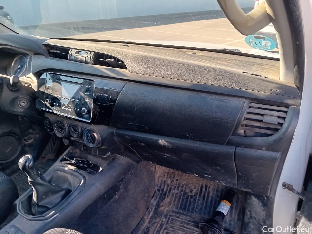  Toyota  Hilux TOYOTA  / 2020 / 2P / pickup 2.4 D-4D Cabina Sencilla GX #32