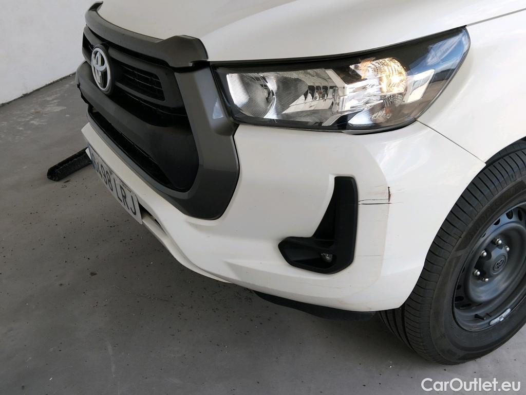  Toyota  Hilux TOYOTA  / 2020 / 4P / pickup 2.4 D-4D Cabina Doble GX #17