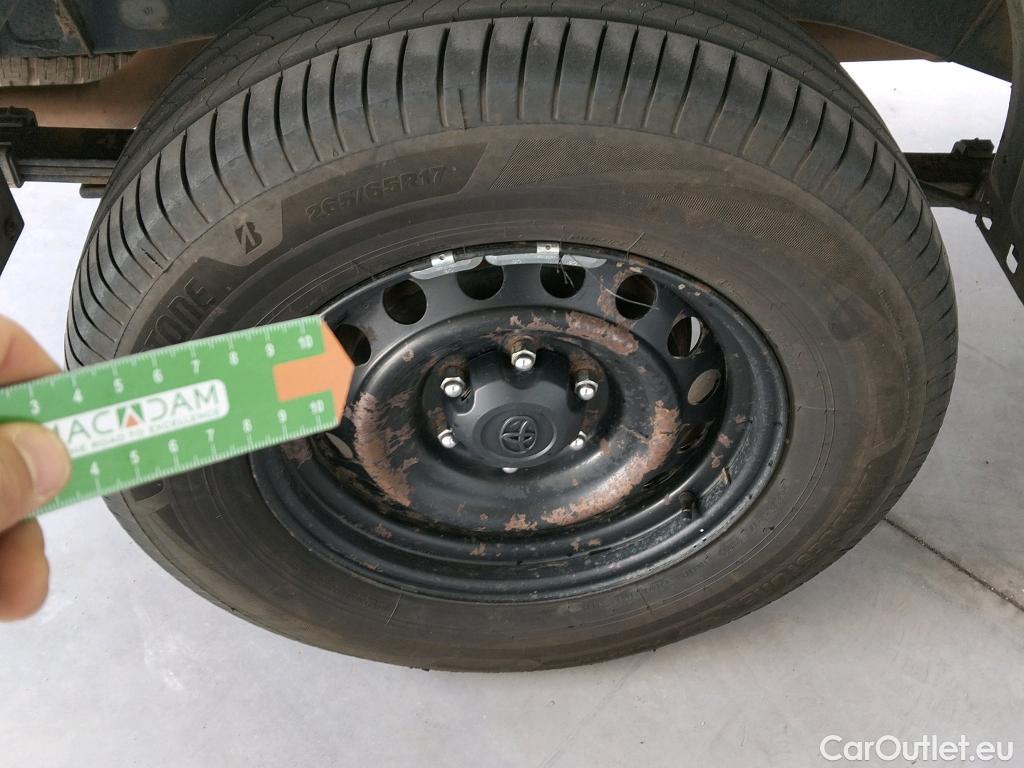  Toyota  Hilux TOYOTA  / 2020 / 4P / pickup 2.4 D-4D Cabina Doble GX #35