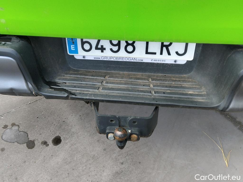  Toyota  Hilux TOYOTA  / 2020 / 4P / pickup 2.4 D-4D Cabina Doble GX #19