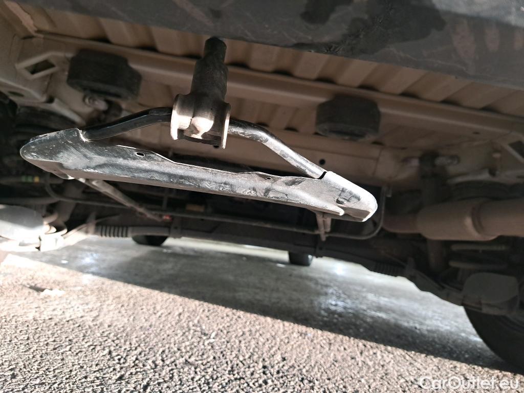  Peugeot  Partner PEUGEOT  / 2018 / 4P / Fourgonnette Taille XL 950kg BlueHDi 100 S&S BVM6 #2