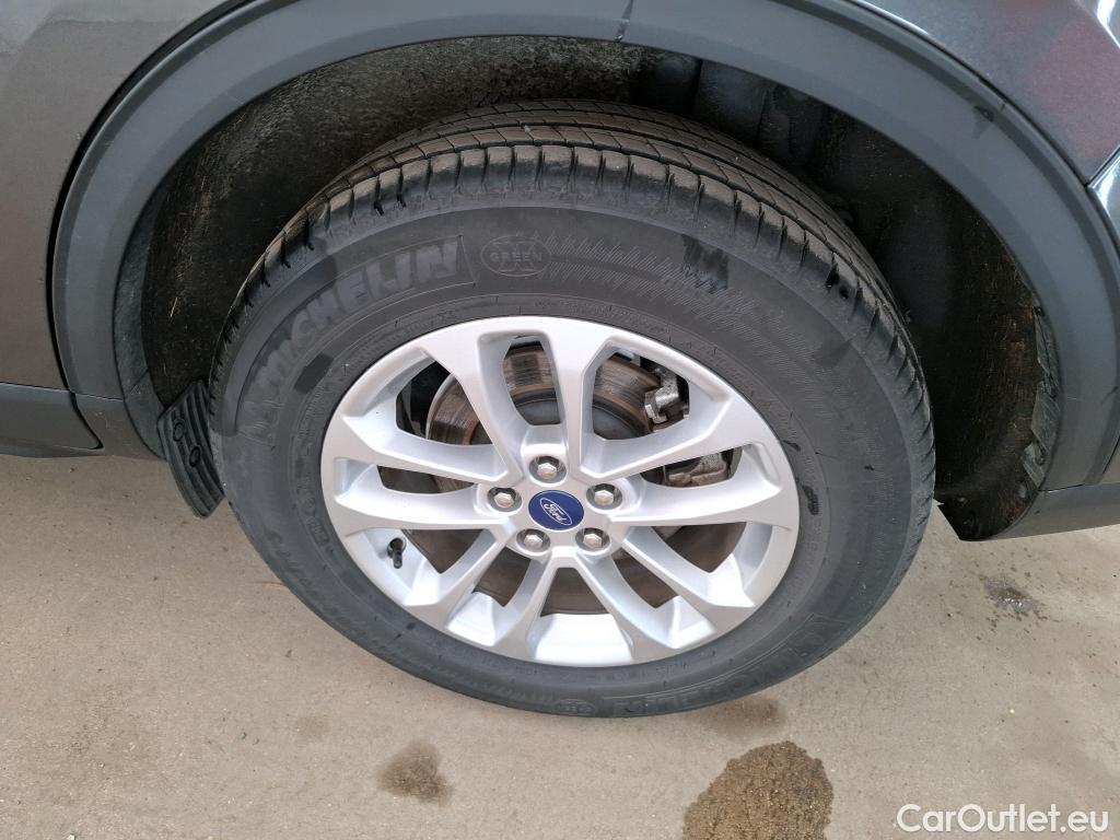  Ford  Kuga FORD  / 2019 / 5P / SUV 2.5 Dur 225 hybrid PHEV Pshift Titanium / VO RECONDITIONNE - PHOTOS AVANT RECONDITIONNEMENT #9