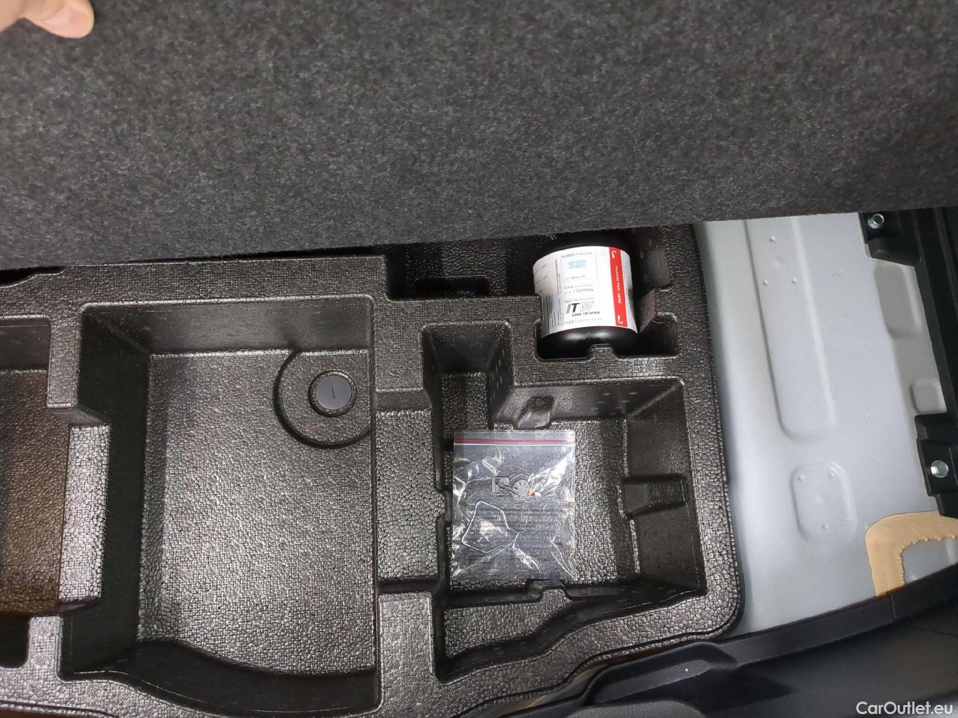  Toyota  Yaris TOYOTA  Hybride / 2019 / 5P / Berline Hybride 116h Dynamic Business Beyond Zer #1