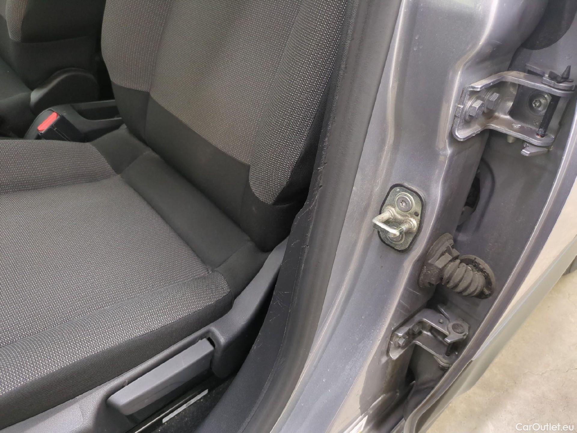  Citroen  C3  Feel Pack 1.2 PureTech 80CV BVM5 E6d #2