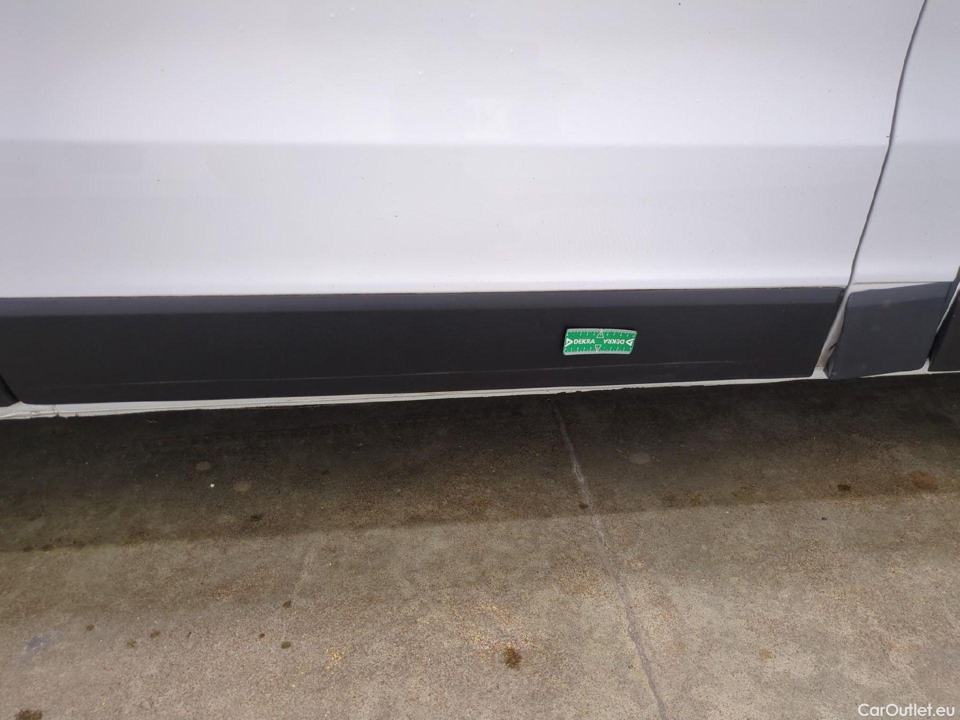  Renault  Trafic RENAULT  VU 4p Fourgon FG GCF L2H1 1300 dCi 120 #38