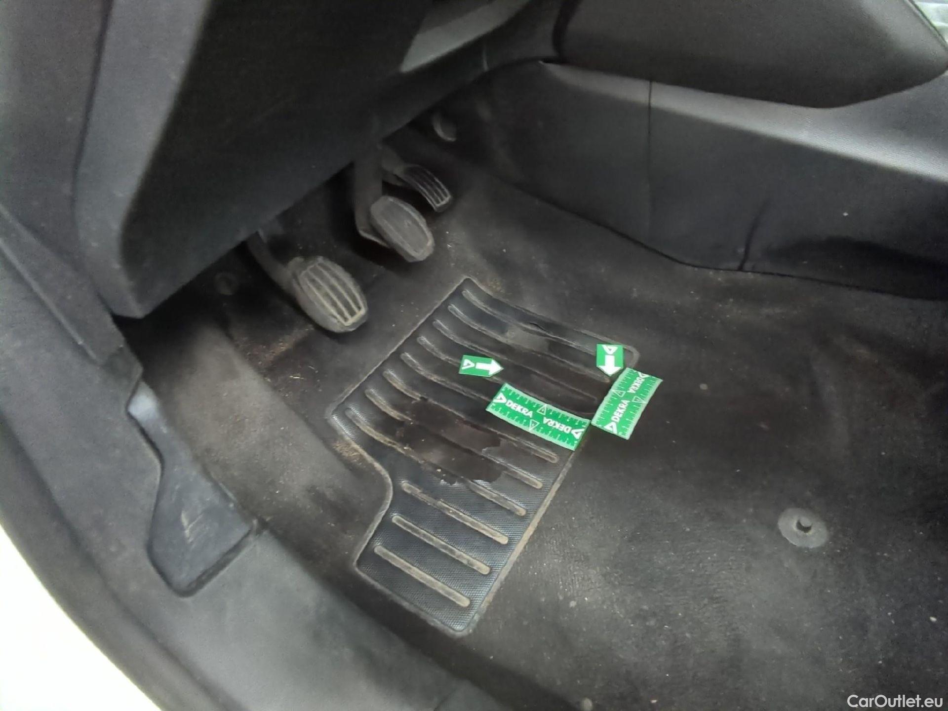  Peugeot  208  Premium 1.2 PureTech 75CV BVM5 E6d #2