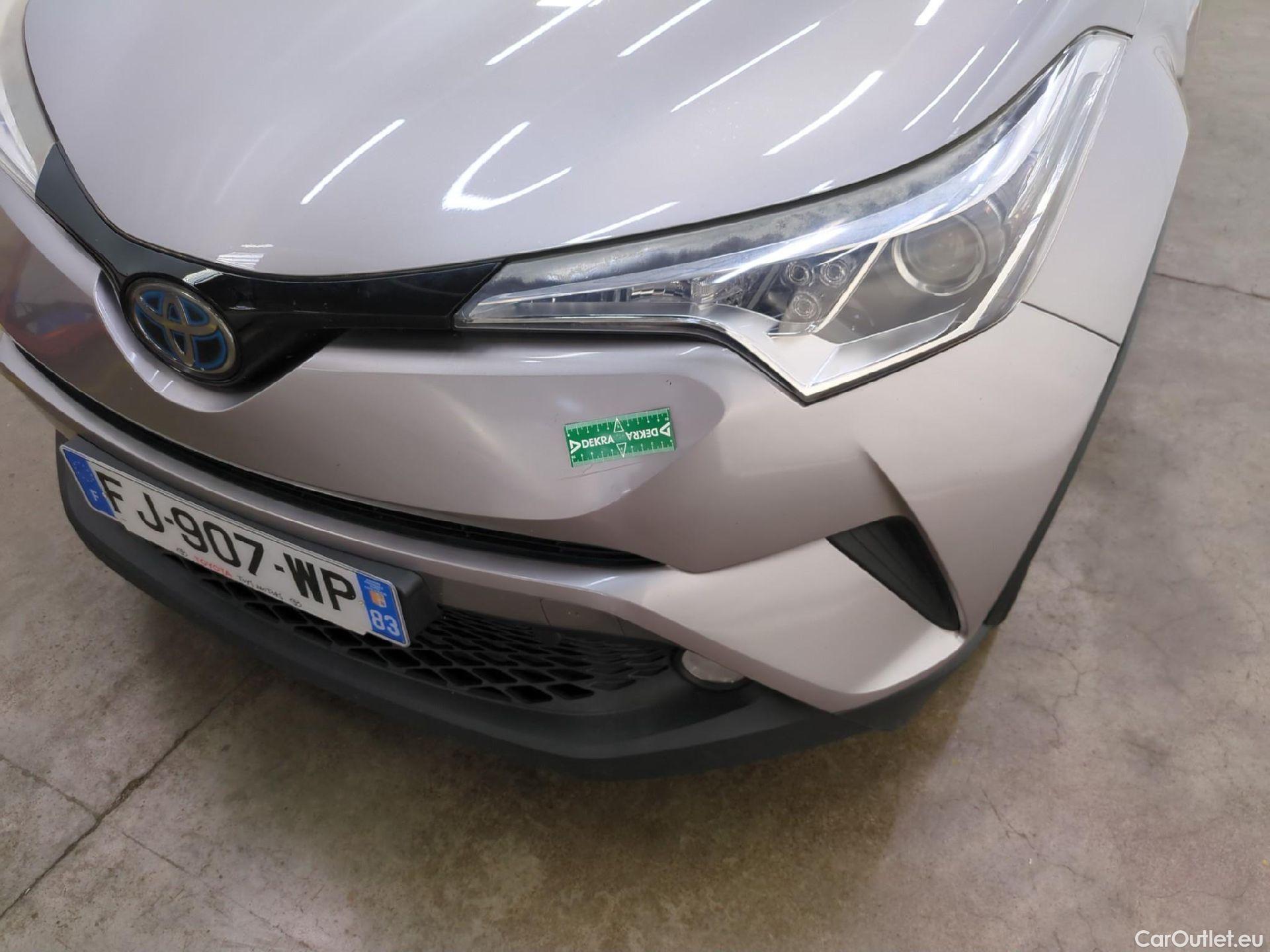  Toyota  C-HR TOYOTA  / 2016 / 5P / SUV 1.8 HYBRIDE 122 DESIGN(SP) #70