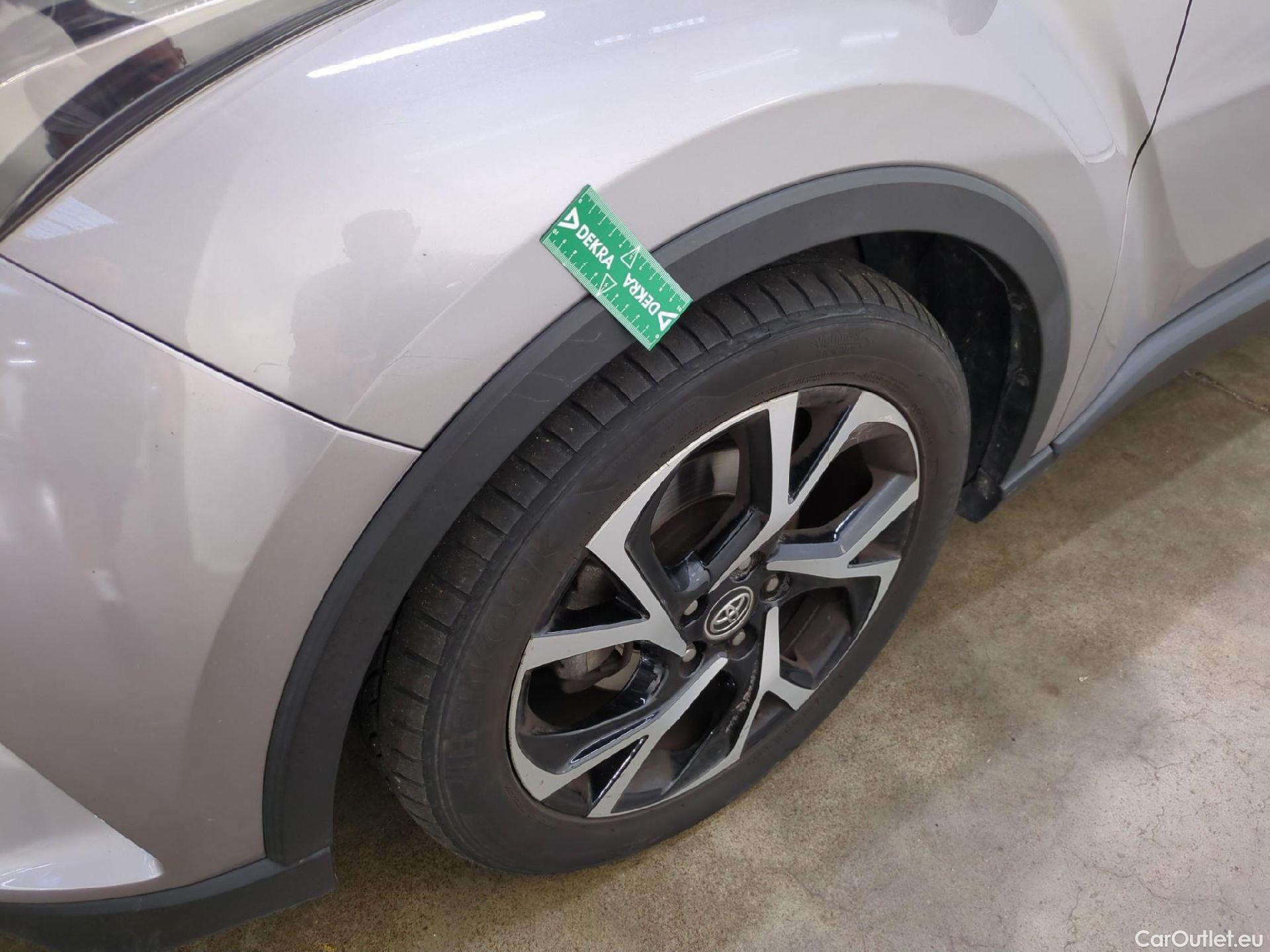 Toyota  C-HR TOYOTA  / 2016 / 5P / SUV 1.8 HYBRIDE 122 DESIGN(SP) #53