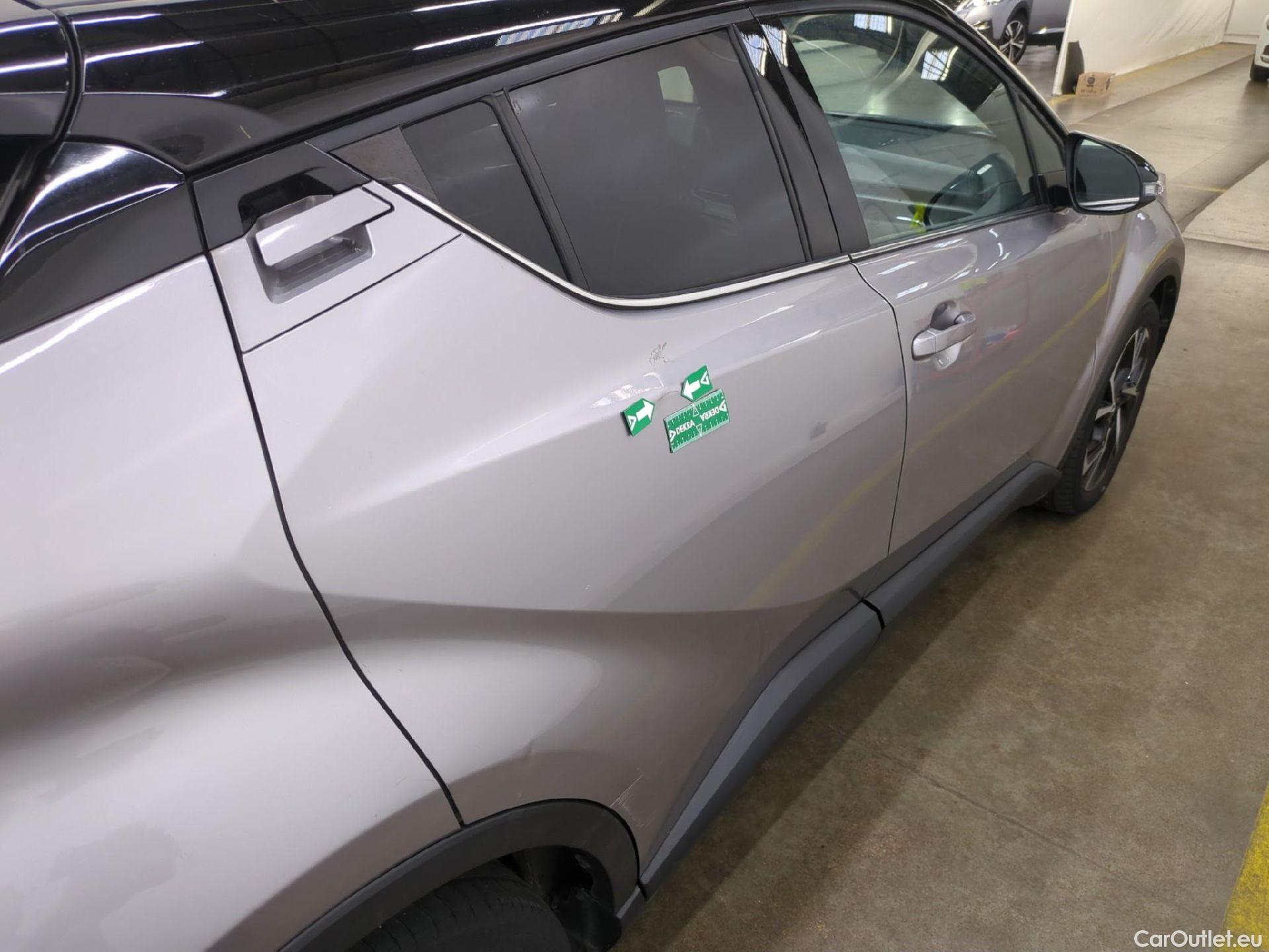  Toyota  C-HR TOYOTA  / 2016 / 5P / SUV 1.8 HYBRIDE 122 DESIGN(SP) #33