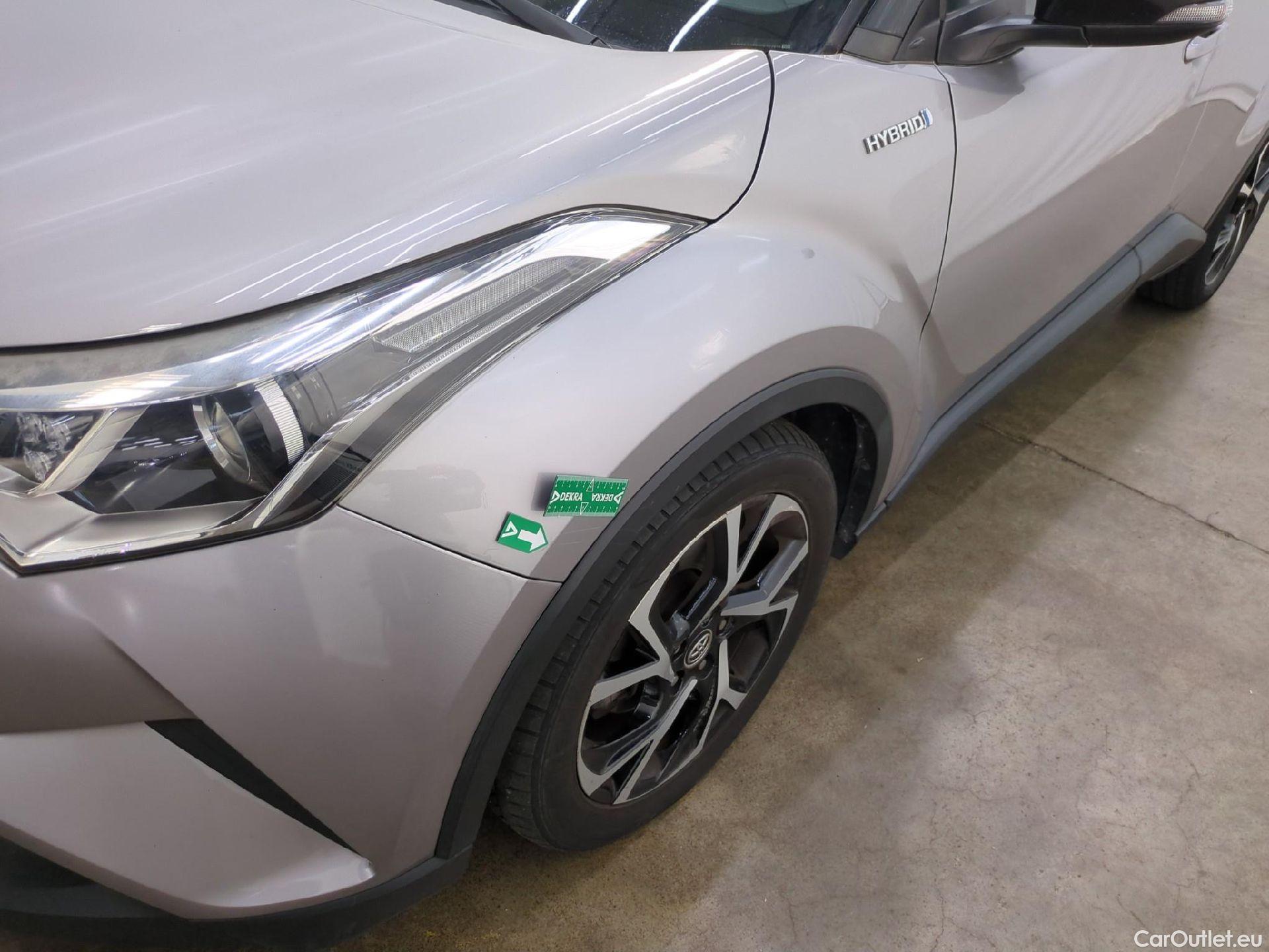  Toyota  C-HR TOYOTA  / 2016 / 5P / SUV 1.8 HYBRIDE 122 DESIGN(SP) #50