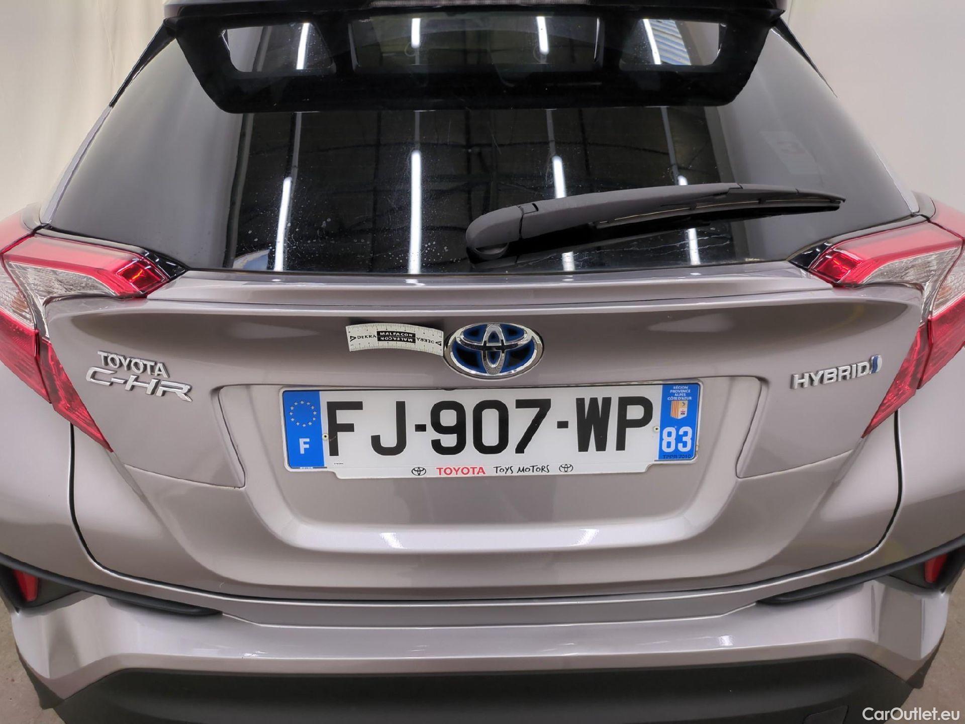 Toyota  C-HR TOYOTA  / 2016 / 5P / SUV 1.8 HYBRIDE 122 DESIGN(SP) #68