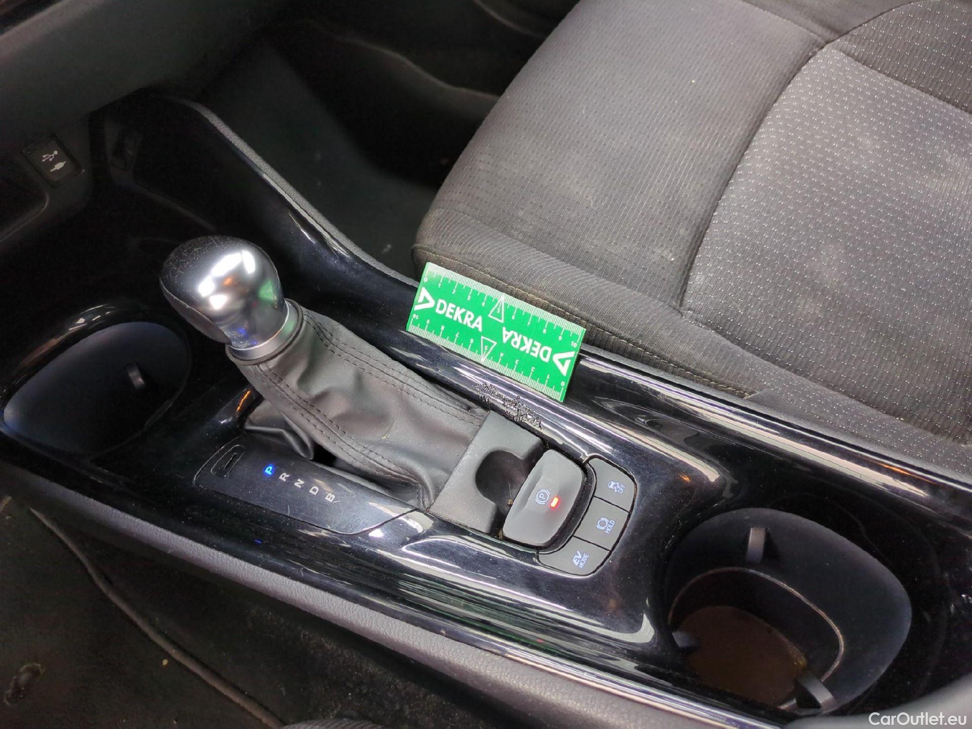  Toyota  C-HR TOYOTA  / 2016 / 5P / SUV 1.8 HYBRIDE 122 DESIGN(SP) #2