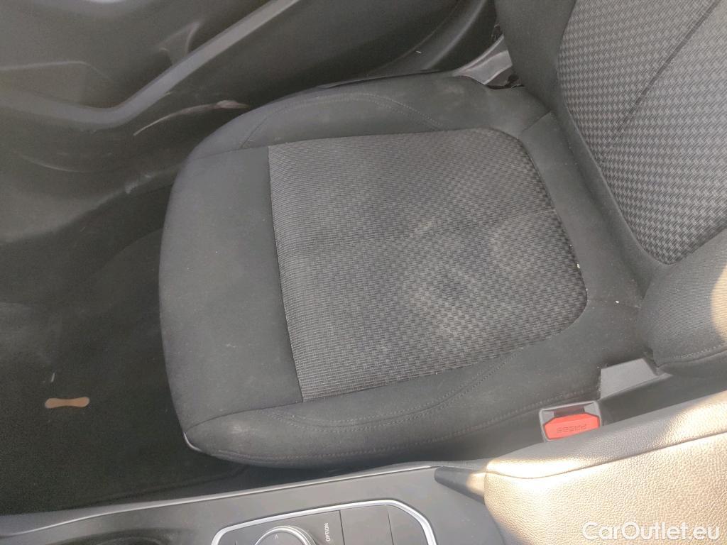  Bmw  Serie 1 BMW  / 2019 / 5P / berlina con portón 118i Corporate Auto. (AC) #2