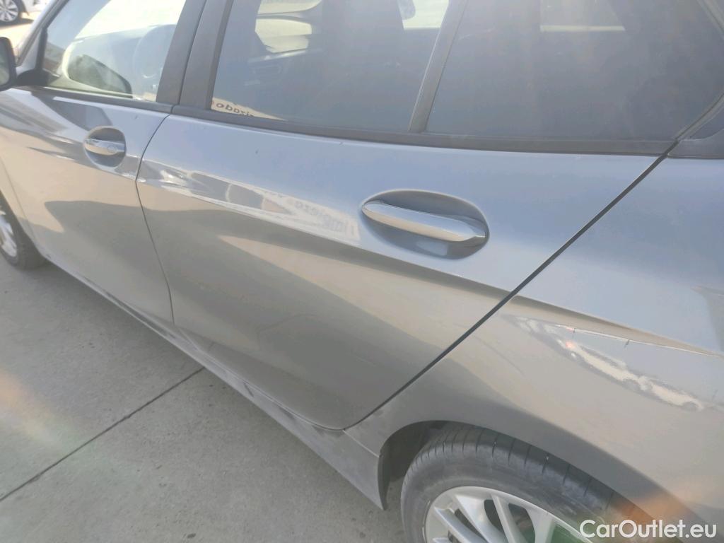  Bmw  Serie 1 BMW  / 2019 / 5P / berlina con portón 118i Corporate Auto. (AC) #24