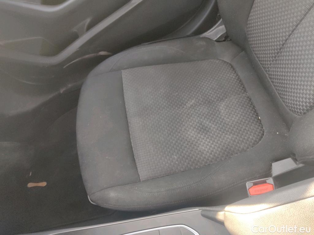  Bmw  Serie 1 BMW  / 2019 / 5P / berlina con portón 118i Corporate Auto. (AC) #1