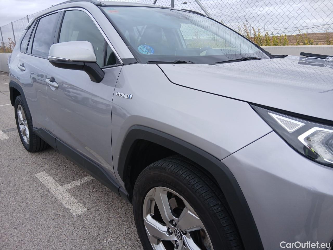  Toyota  RAV4 TOYOTA  / 2018 / 5P / todoterreno 2.5l 220H Advance Plus 4WD #51