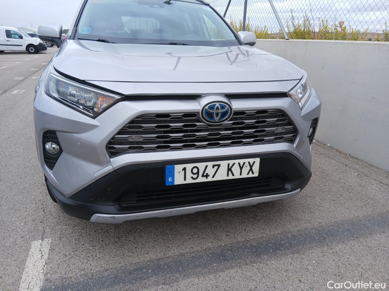  Toyota  RAV4 TOYOTA  / 2018 / 5P / todoterreno 2.5l 220H Advance Plus 4WD #3