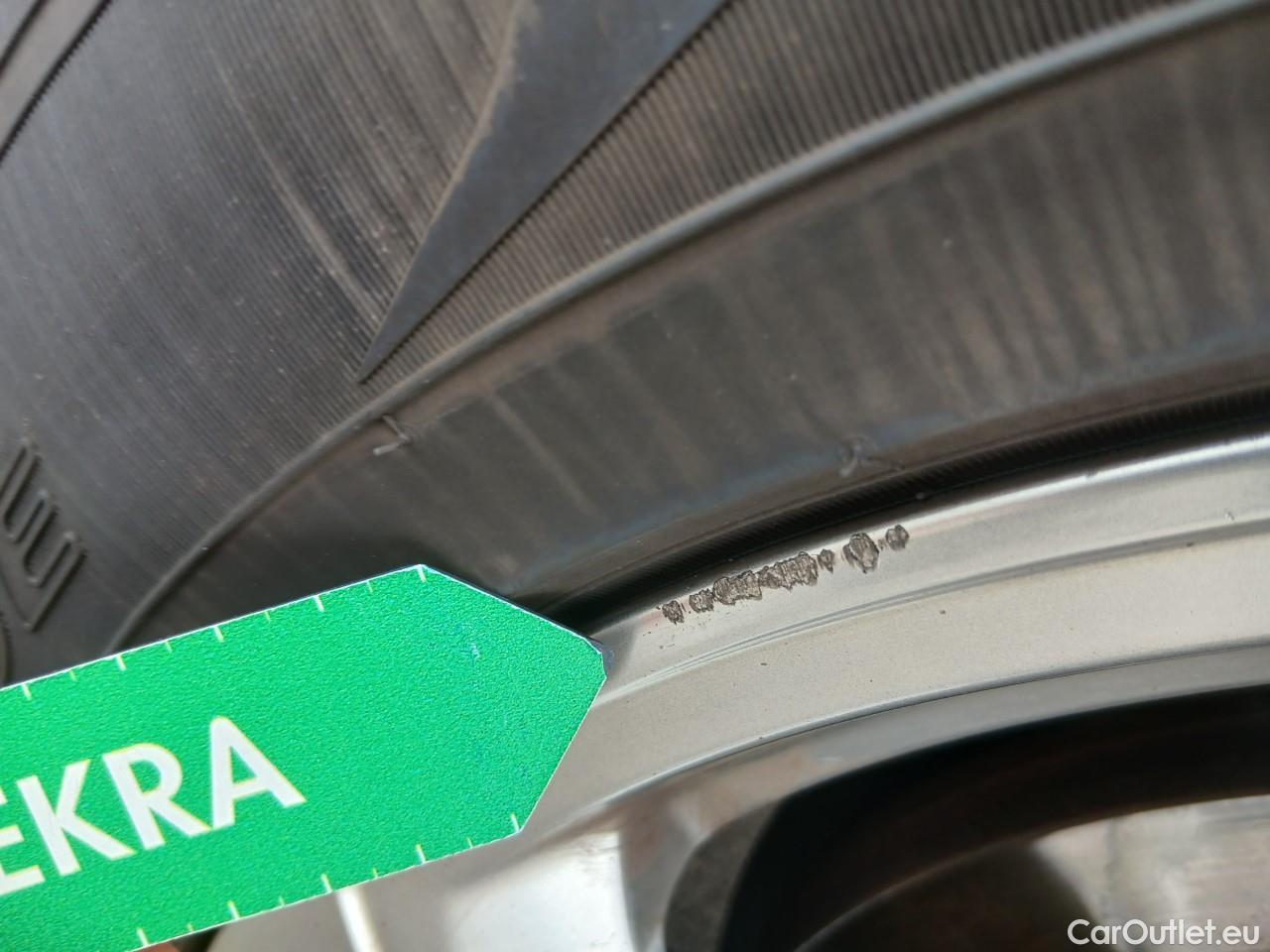  Toyota  RAV4 TOYOTA  / 2018 / 5P / todoterreno 2.5l 220H Advance Plus 4WD #53