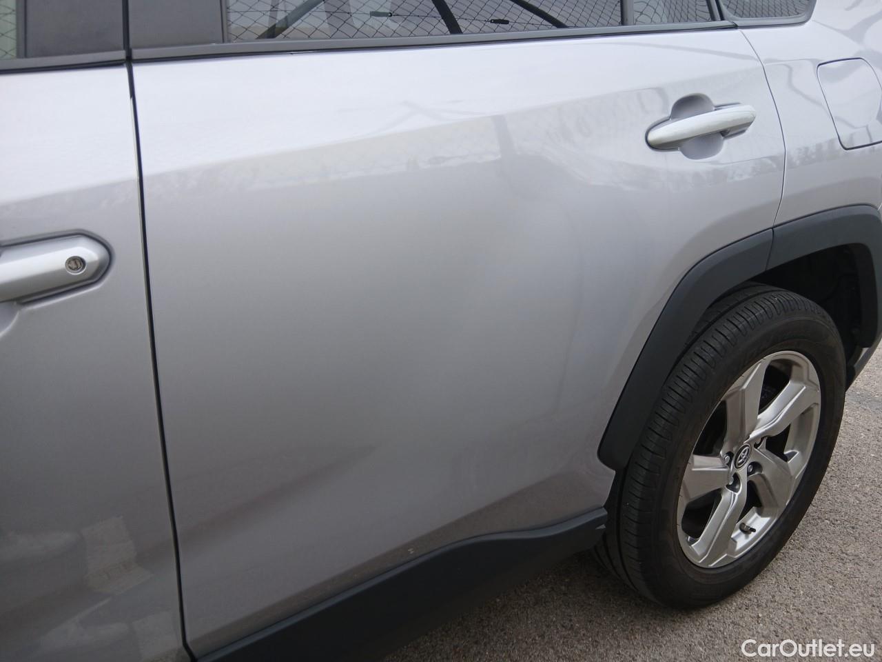  Toyota  RAV4 TOYOTA  / 2018 / 5P / todoterreno 2.5l 220H Advance Plus 4WD #19