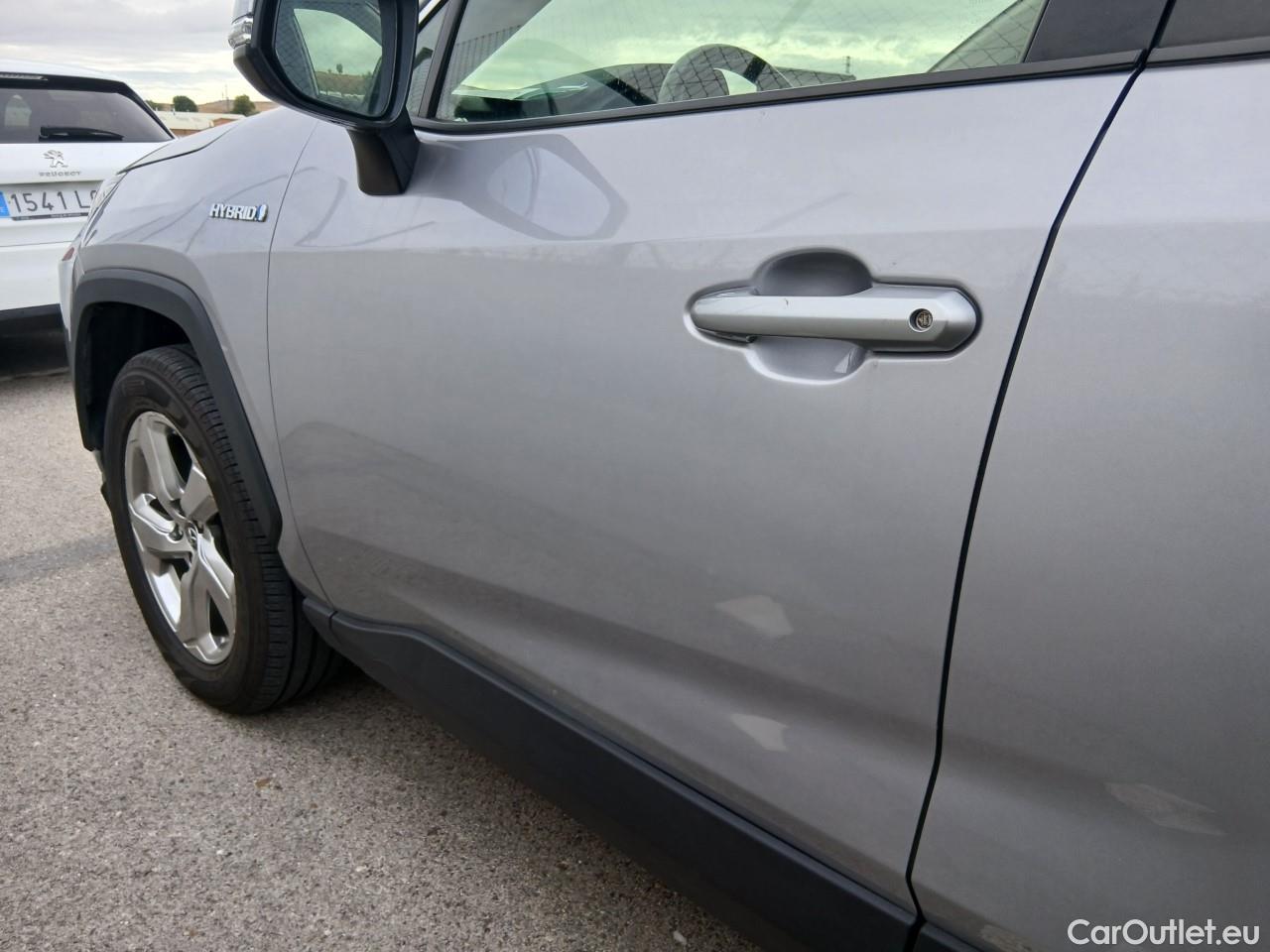 Toyota  RAV4 TOYOTA  / 2018 / 5P / todoterreno 2.5l 220H Advance Plus 4WD #17