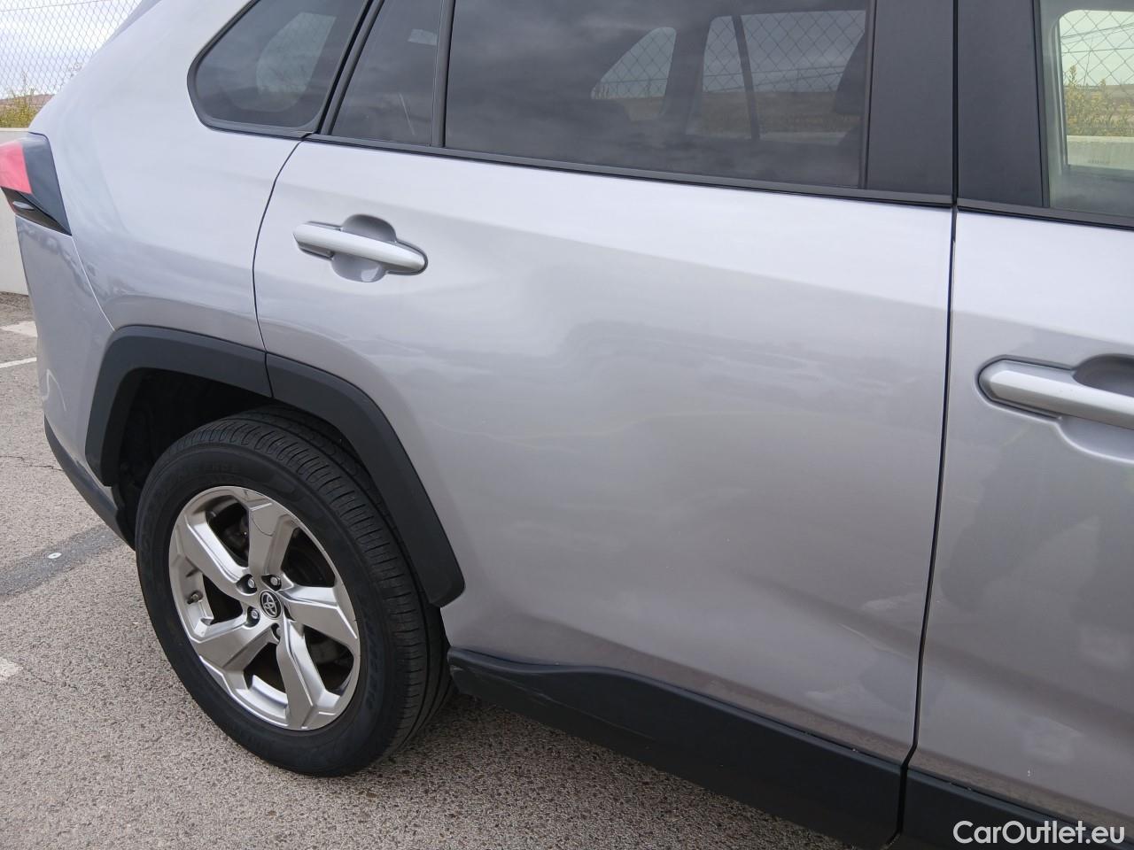  Toyota  RAV4 TOYOTA  / 2018 / 5P / todoterreno 2.5l 220H Advance Plus 4WD #38