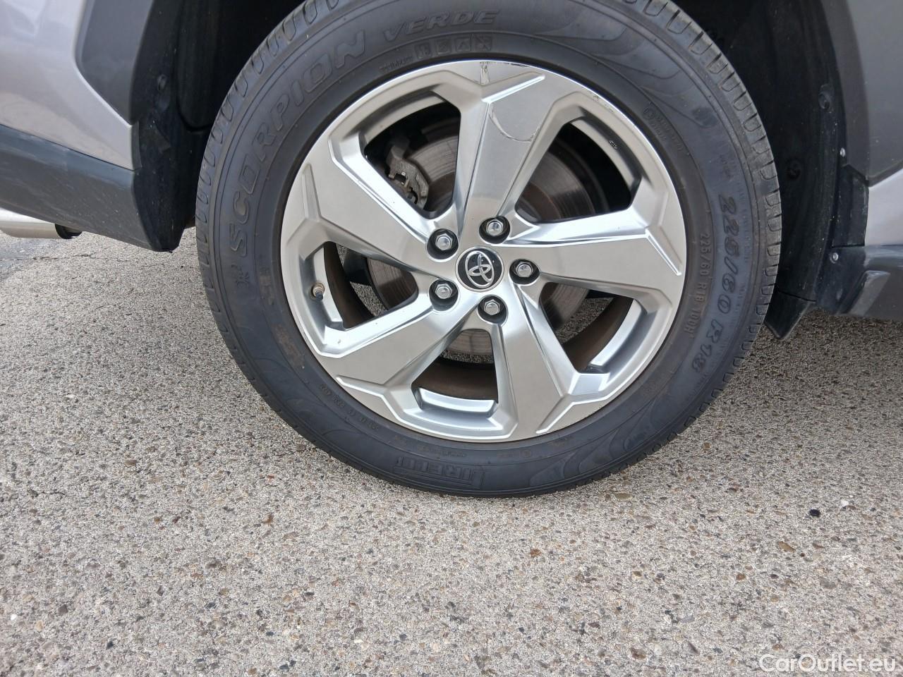  Toyota  RAV4 TOYOTA  / 2018 / 5P / todoterreno 2.5l 220H Advance Plus 4WD #42