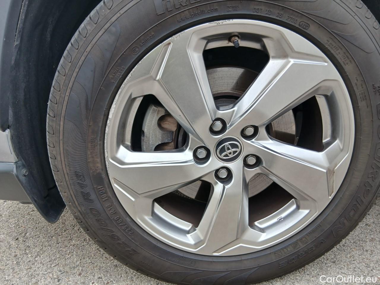  Toyota  RAV4 TOYOTA  / 2018 / 5P / todoterreno 2.5l 220H Advance Plus 4WD #10