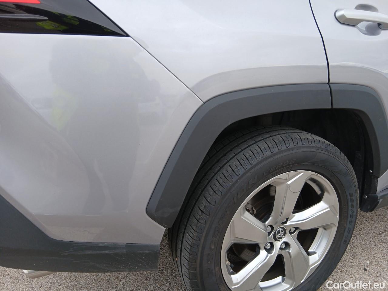 Toyota  RAV4 TOYOTA  / 2018 / 5P / todoterreno 2.5l 220H Advance Plus 4WD #32