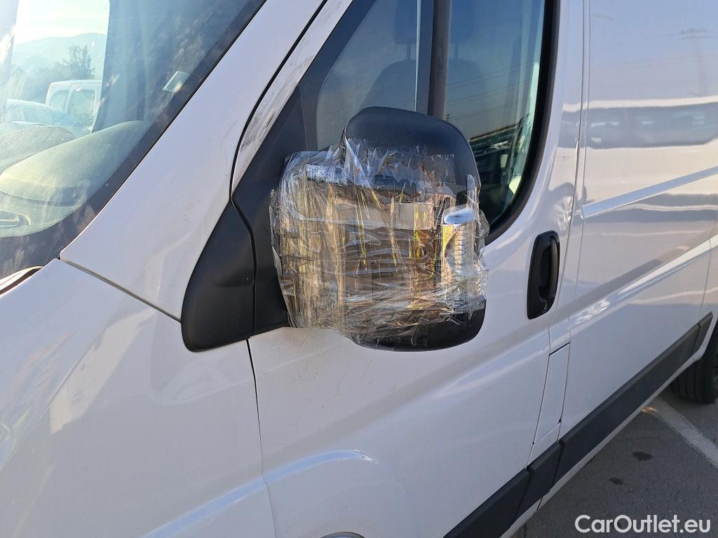  Peugeot  Boxer PEUGEOT  / 2014 / 4P / furgón 333 L2 H1 BHDI 103kW (140CV) S&S 6 V. M (AC) #3