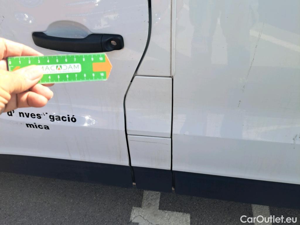  Renault  Trafic  III Combi Combi 9 L1H1 2 8t (8/9 plazas) 1.6 dCi 125CV MT6 E6 #40