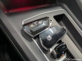  Volkswagen  Golf  Volkswagen 2.0 TDI 110kW DSG R-Line Business 5d #4