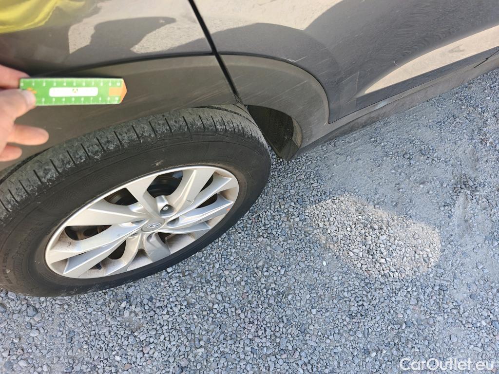  Hyundai  Tucson HYUNDAI  / 2018 / 5P / todoterreno 1.6 CRDI 85kW (116CV) 48V SLE 4X2(SP)(SL) #29