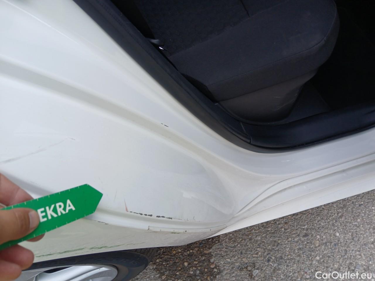  Toyota  Yaris TOYOTA  / 2020 / 5P / berlina con portón 1.5 120H Business Plus #10