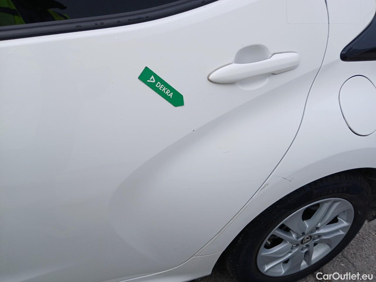  Toyota  Yaris TOYOTA  / 2020 / 5P / berlina con portón 1.5 120H Business Plus #23