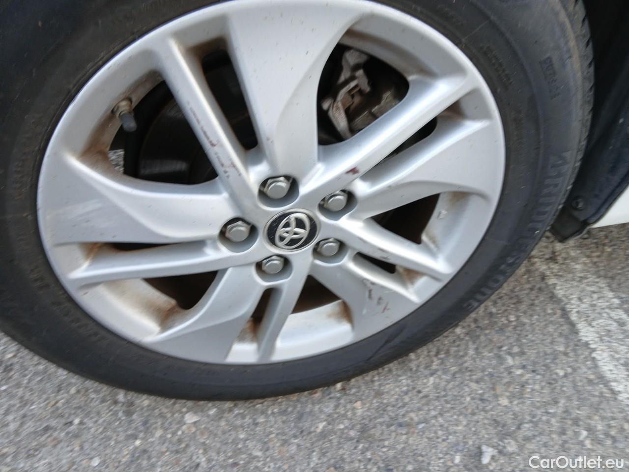  Toyota  Yaris TOYOTA  / 2020 / 5P / berlina con portón 1.5 120H Business Plus #24