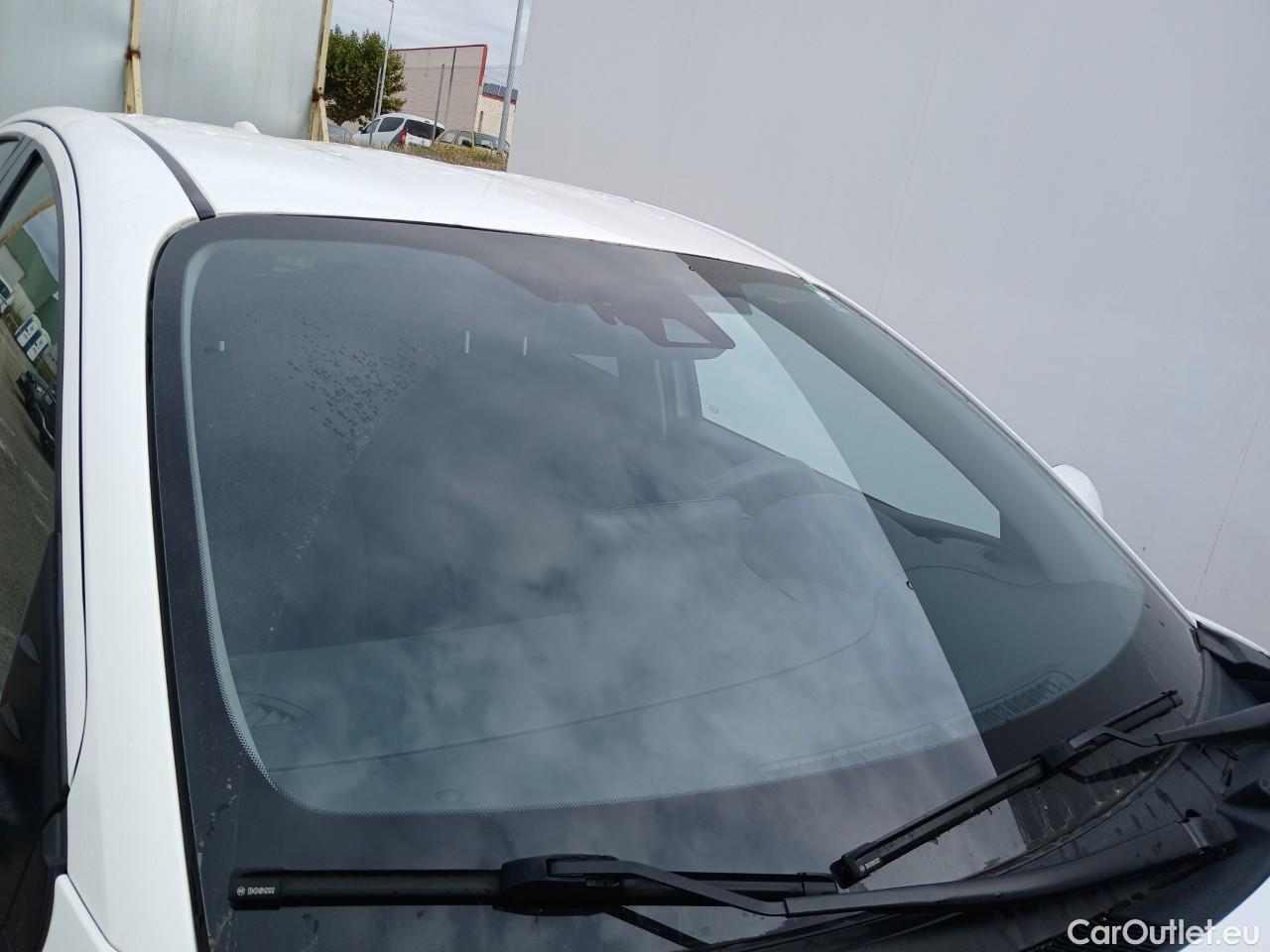  Toyota  Yaris TOYOTA  / 2020 / 5P / berlina con portón 1.5 120H Business Plus #11