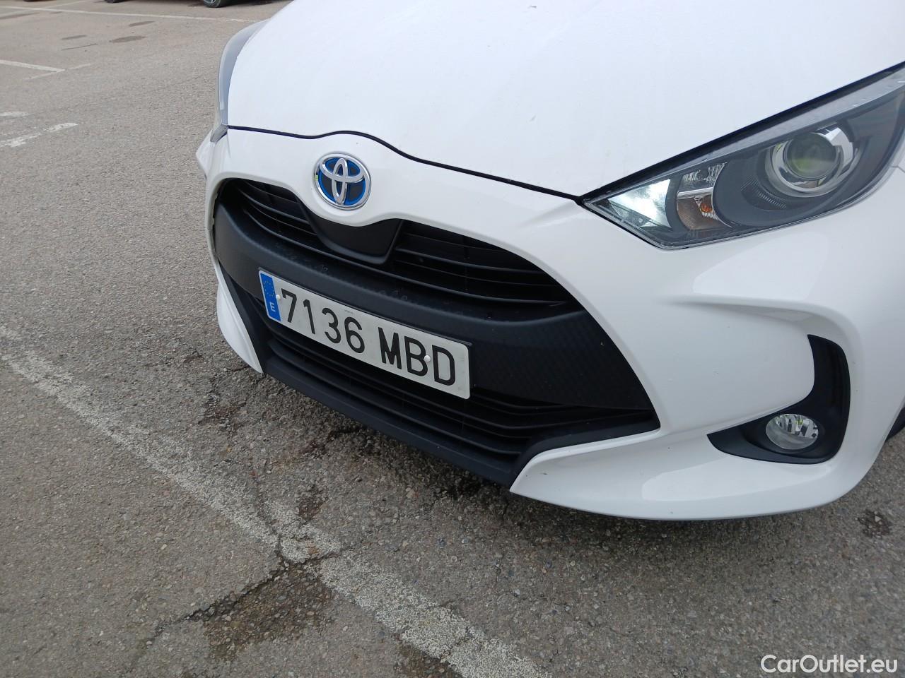  Toyota  Yaris TOYOTA  / 2020 / 5P / berlina con portón 1.5 120H Business Plus #15