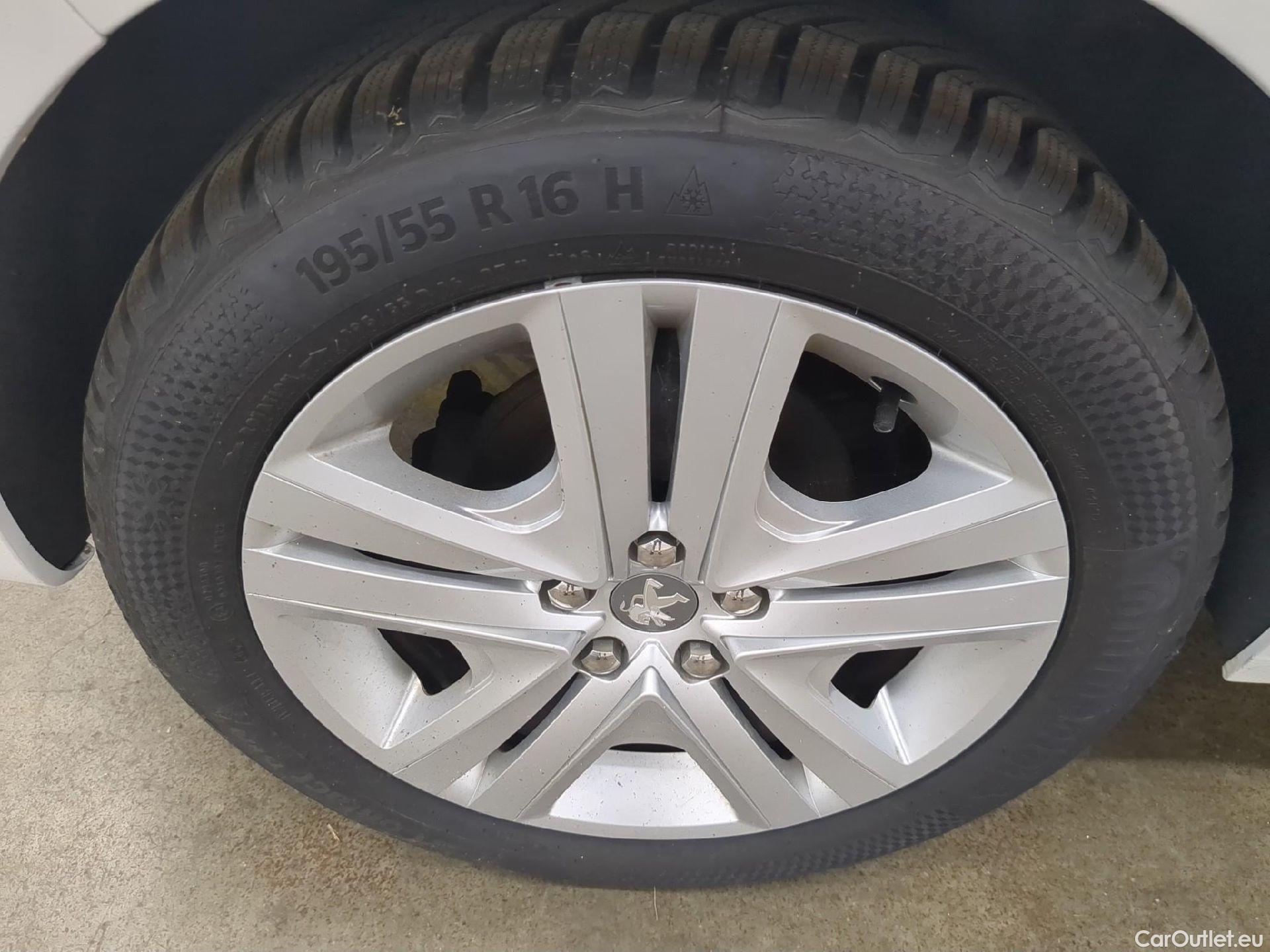  Peugeot  208  Allure Business 1.2 PureTech 110CV BVM5 E6 #9